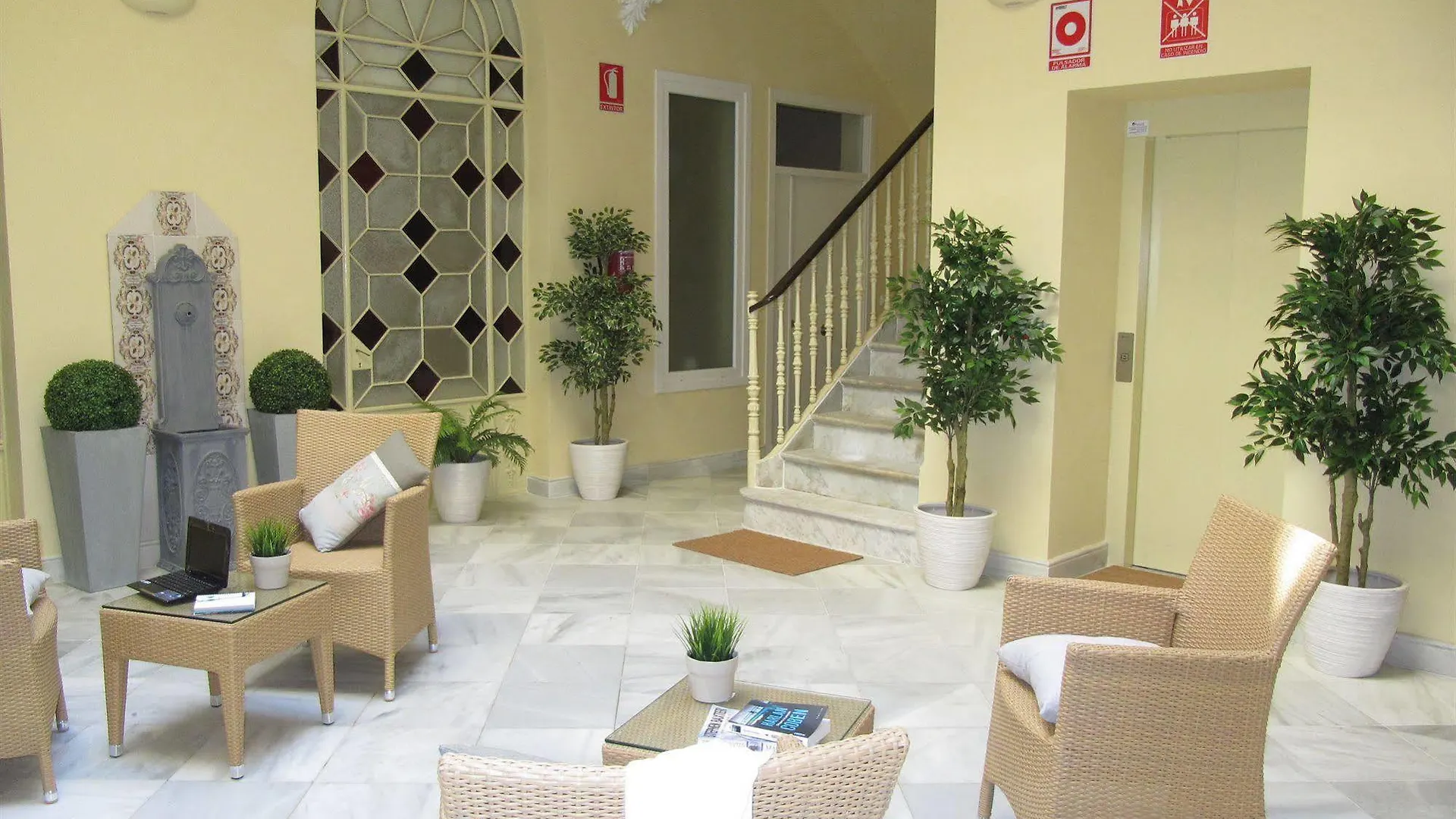 Life Apartments San Vicente Sevilha