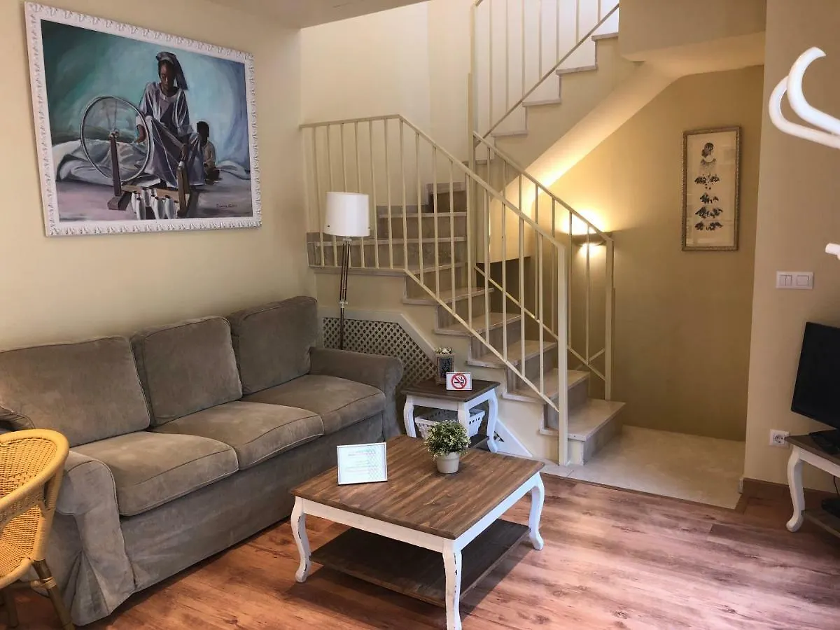 Life Apartments San Vicente Sevilha