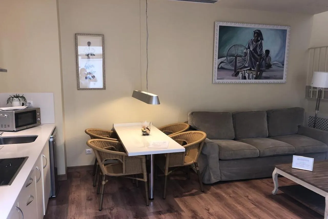 Life Apartments San Vicente Σεβίλλη