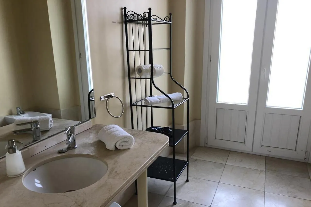 Life Apartments San Vicente Σεβίλλη