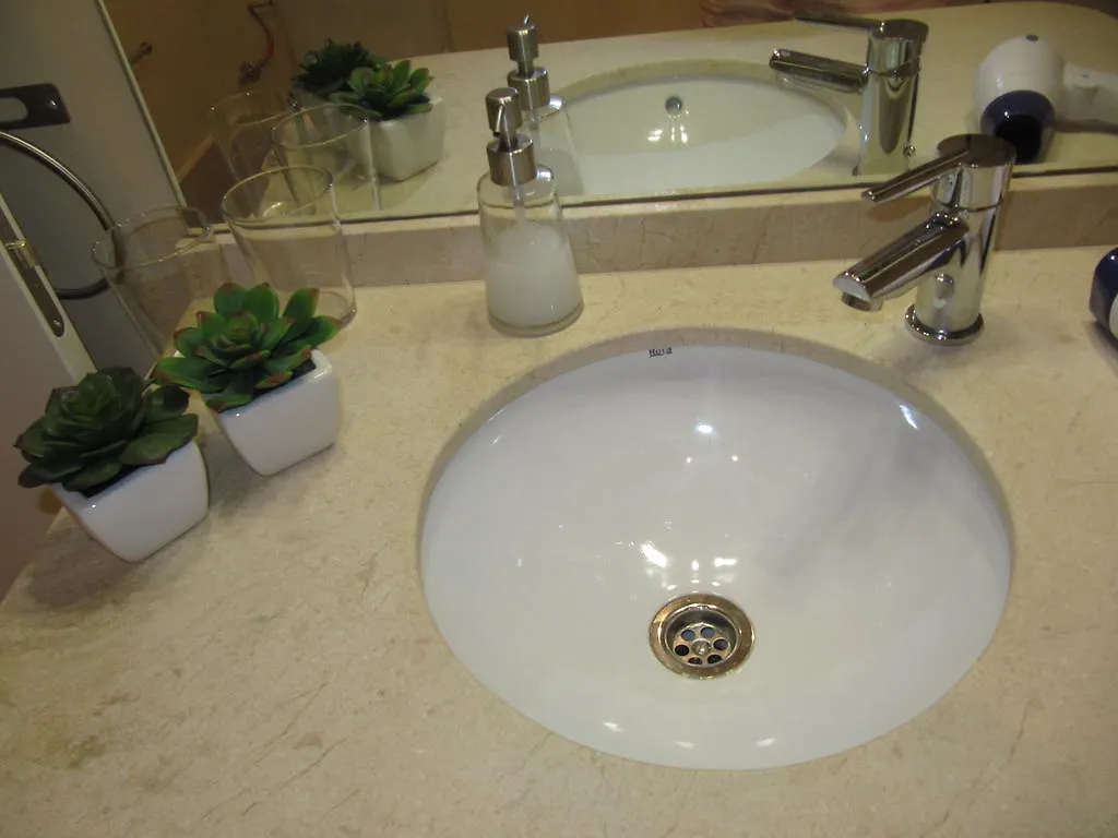 Life Apartments San Vicente Σεβίλλη
