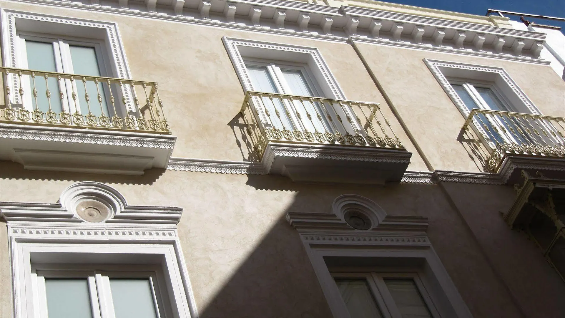 Life Apartments San Vicente Σεβίλλη