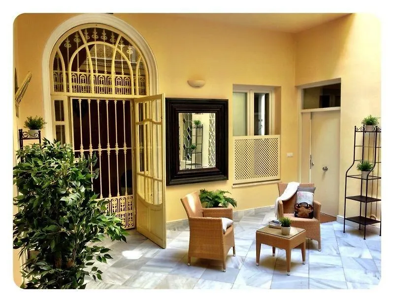 Life Apartments San Vicente Σεβίλλη