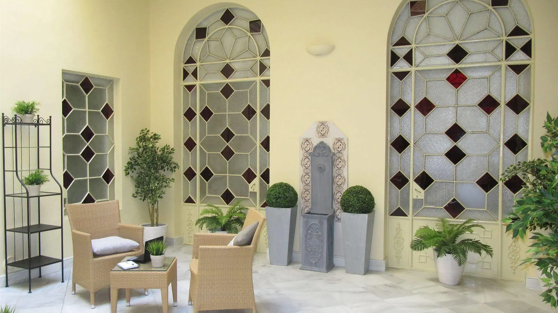 Life Apartments San Vicente Sevilla