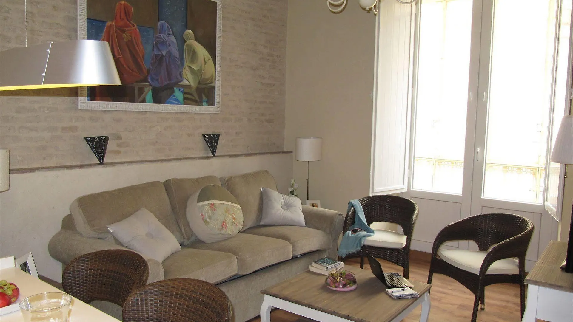 Life Apartments San Vicente Seville